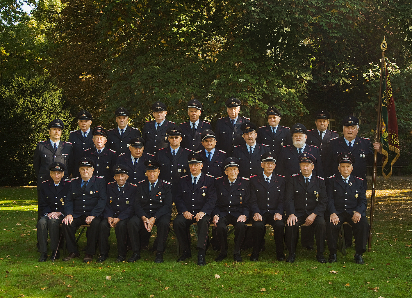 109-100-16 13x18 Alters- und Ehrenabteilung